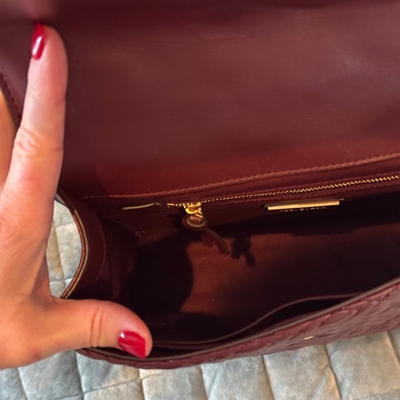 Tory Burch Elegant Burgundy Quilted Shoulder Bag with adjustable strap - Picture 8 of 14